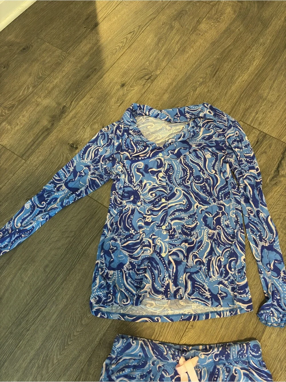 Women’s Lilly Pulitzer Pajama Set - Long Sleeve Top, Shorts & Pants - Picture 5 of 8